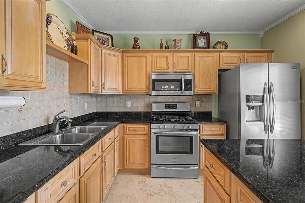 На продажу: $465,000 (4 спален, 2 ванн, 2013 Квадратных фут)