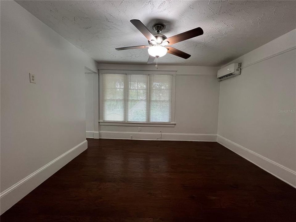For Rent: $1,250 (1 beds, 1 baths, 357 Square Feet)
