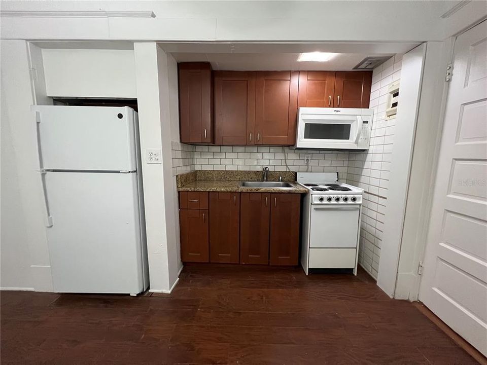 For Rent: $1,250 (1 beds, 1 baths, 357 Square Feet)