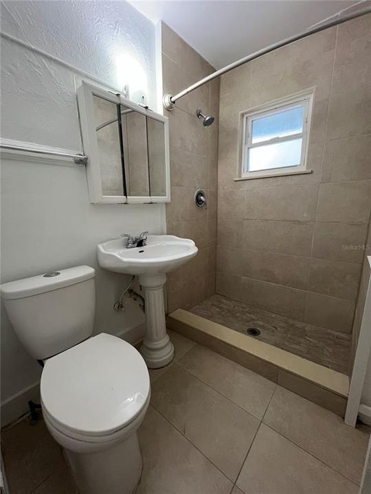 For Rent: $1,250 (1 beds, 1 baths, 357 Square Feet)