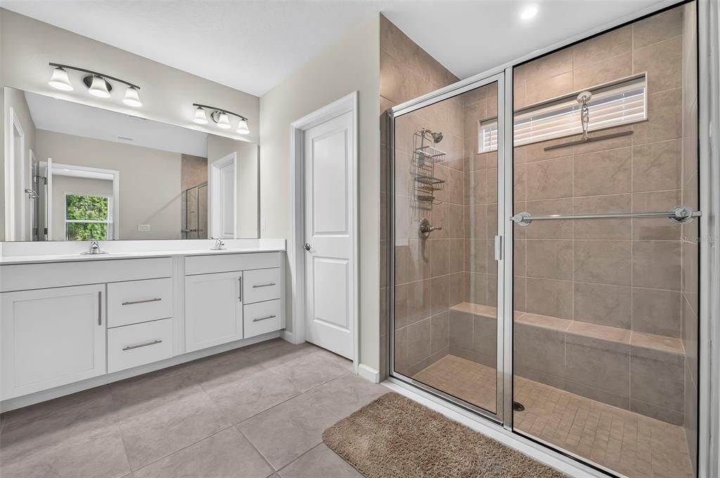 На продажу: $385,000 (4 спален, 2 ванн, 1808 Квадратных фут)