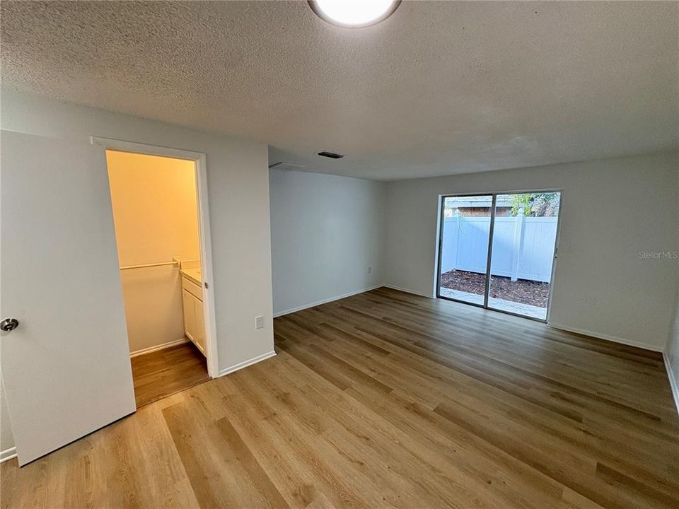 For Rent: $1,375 (2 beds, 1 baths, 1209 Square Feet)
