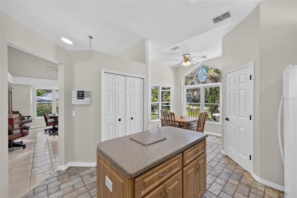 For Sale: $375,000 (3 beds, 2 baths, 1780 Square Feet)