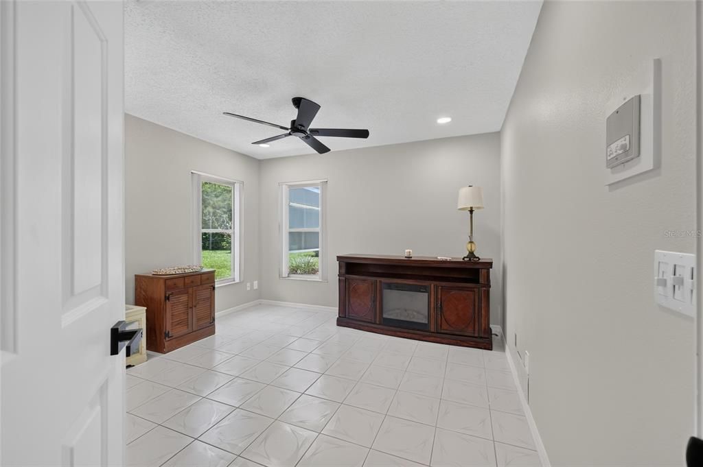 For Sale: $375,000 (3 beds, 2 baths, 1780 Square Feet)