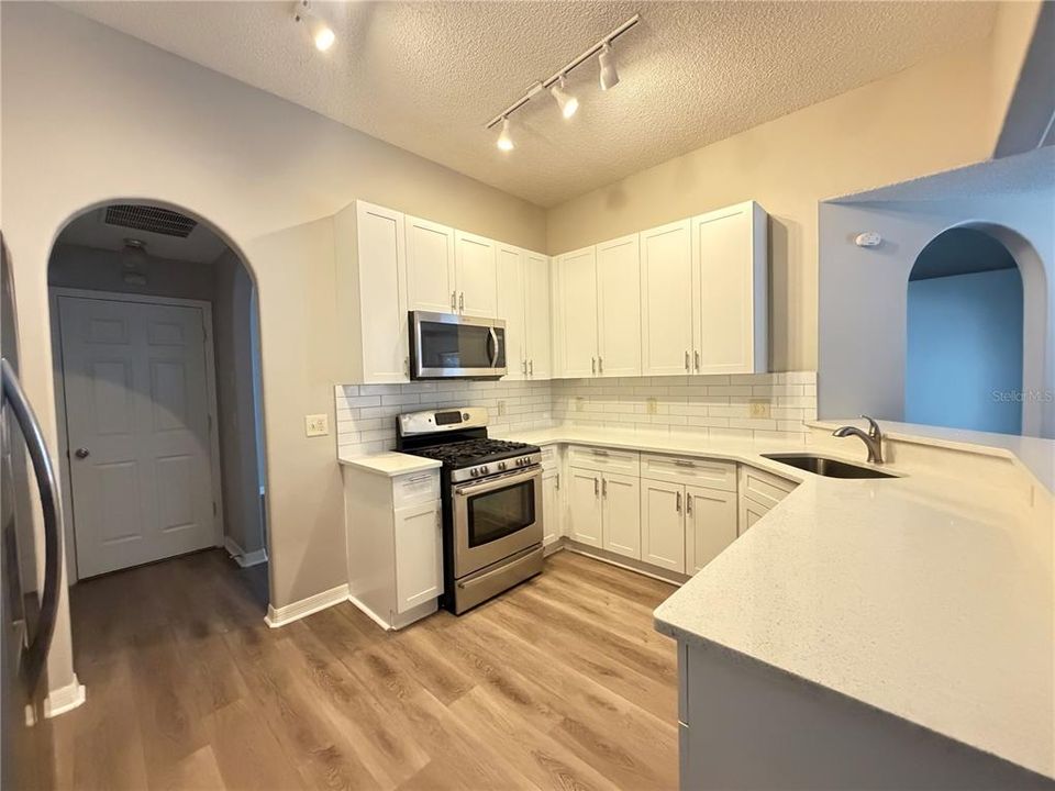 For Sale: $414,900 (4 beds, 2 baths, 1975 Square Feet)