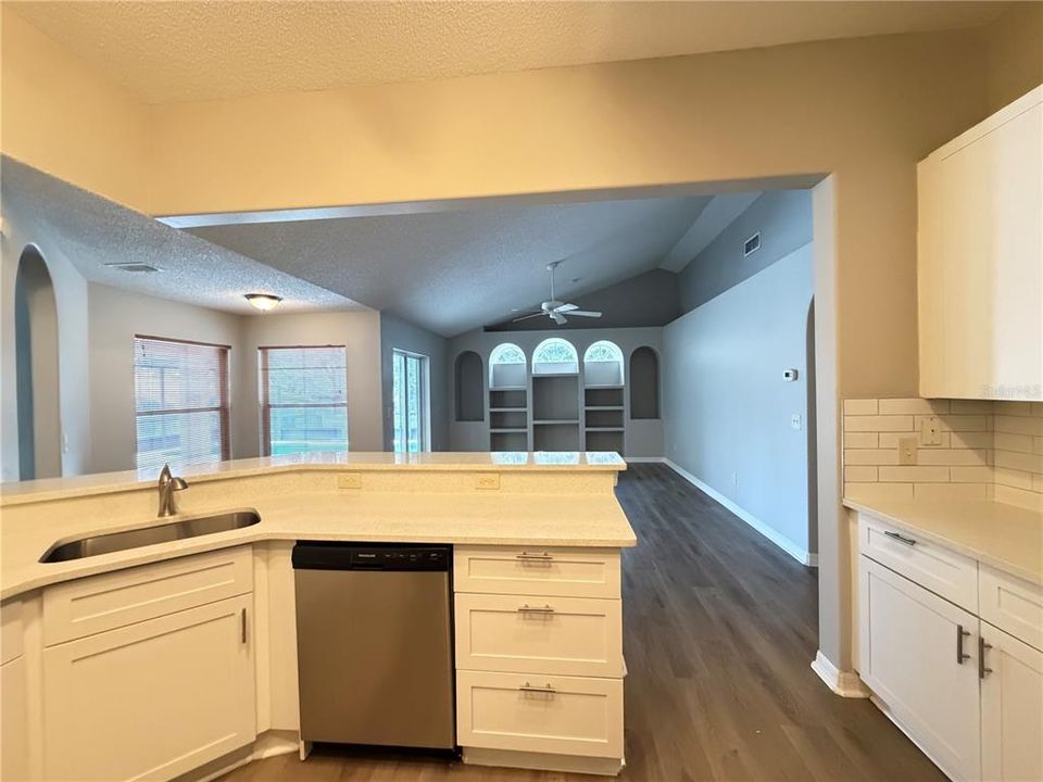 For Sale: $414,900 (4 beds, 2 baths, 1975 Square Feet)