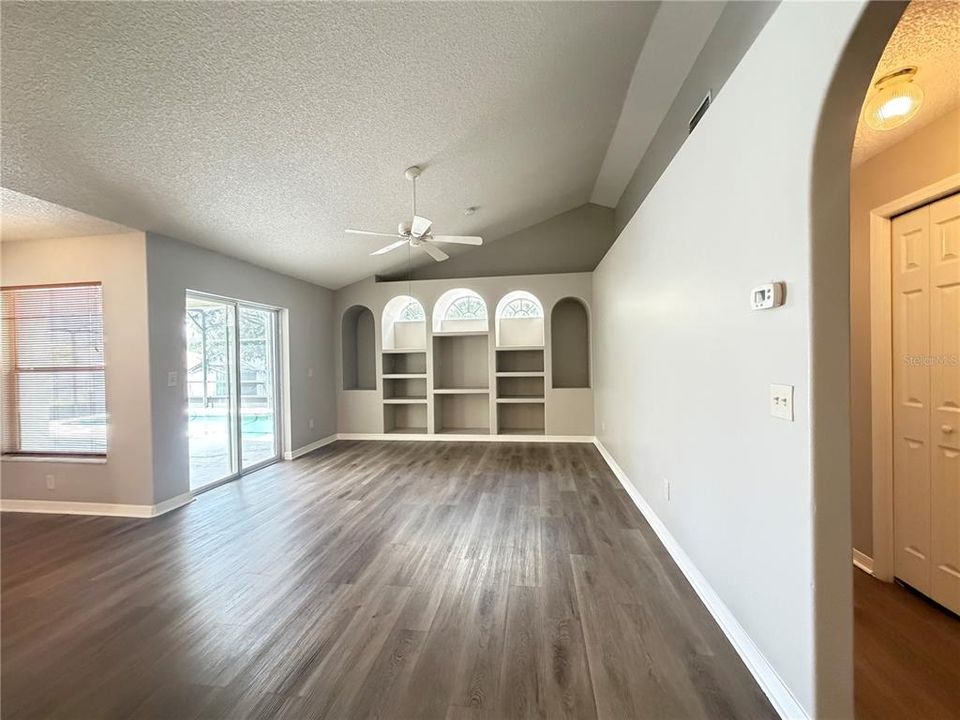 For Sale: $414,900 (4 beds, 2 baths, 1975 Square Feet)