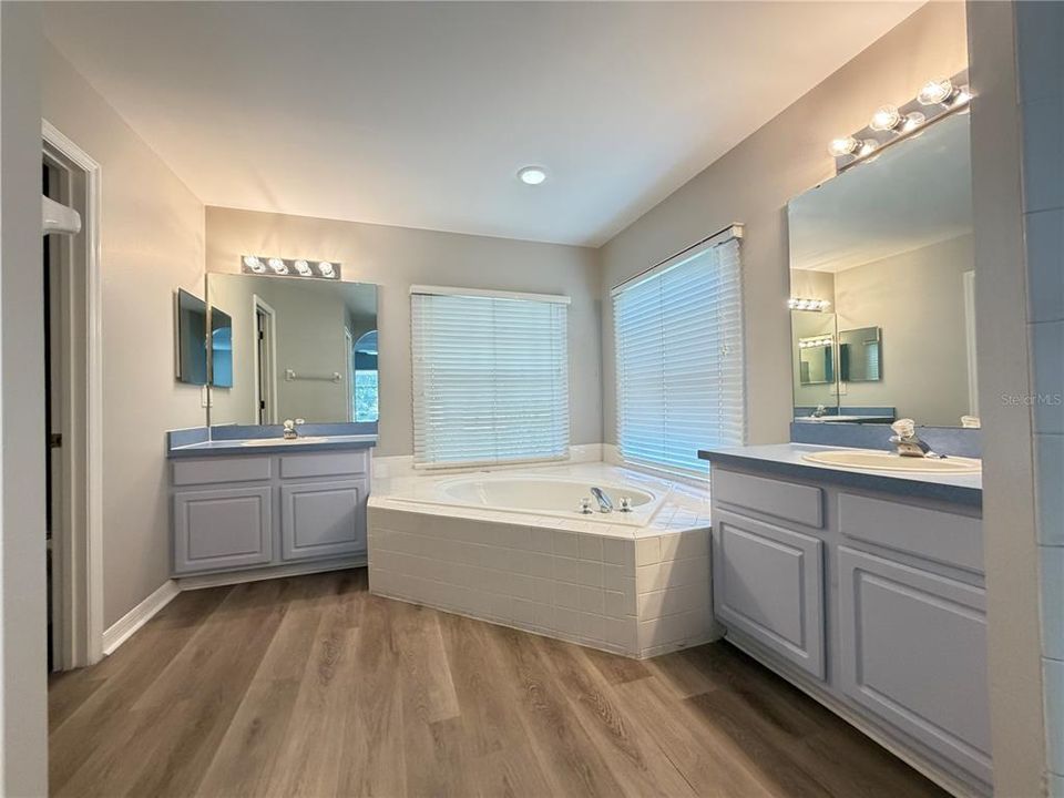 For Sale: $414,900 (4 beds, 2 baths, 1975 Square Feet)