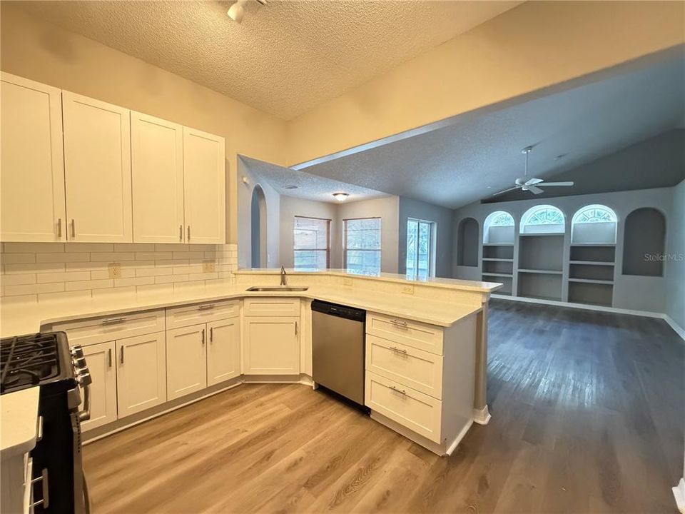 For Sale: $414,900 (4 beds, 2 baths, 1975 Square Feet)