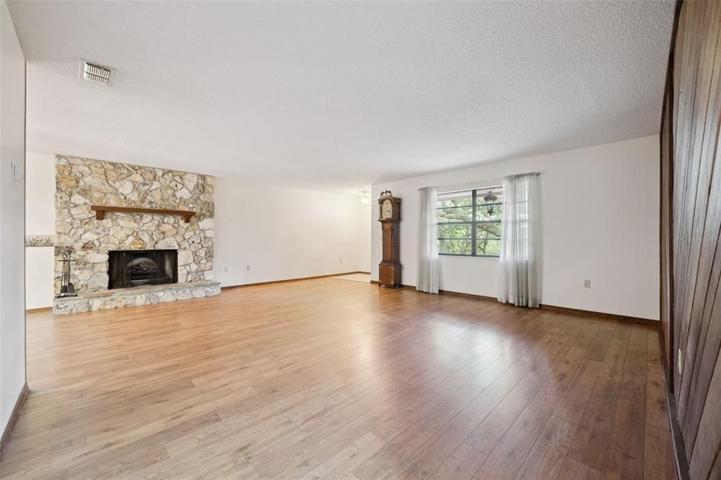 For Sale: $795,000 (3 beds, 2 baths, 1709 Square Feet)