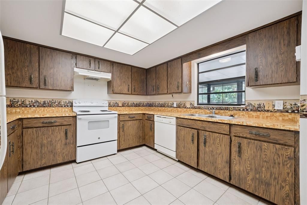 For Sale: $795,000 (3 beds, 2 baths, 1709 Square Feet)
