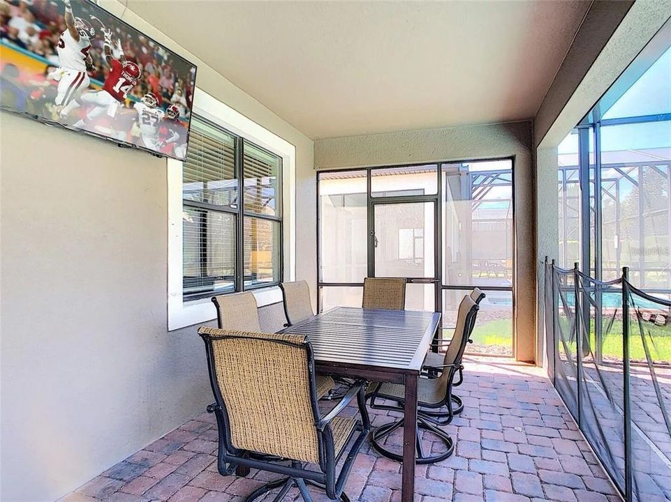 For Sale: $680,000 (7 beds, 5 baths, 3604 Square Feet)