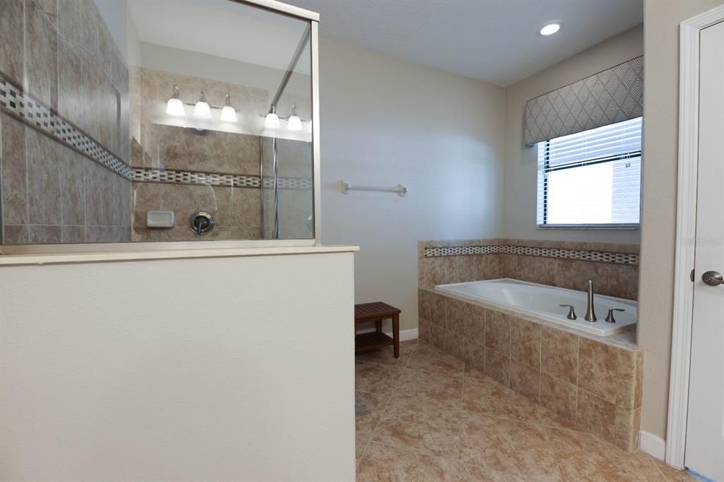 For Sale: $680,000 (7 beds, 5 baths, 3604 Square Feet)