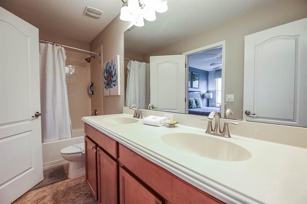 For Sale: $680,000 (7 beds, 5 baths, 3604 Square Feet)