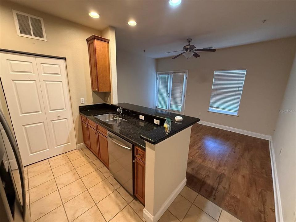 For Rent: $1,375 (1 beds, 1 baths, 531 Square Feet)