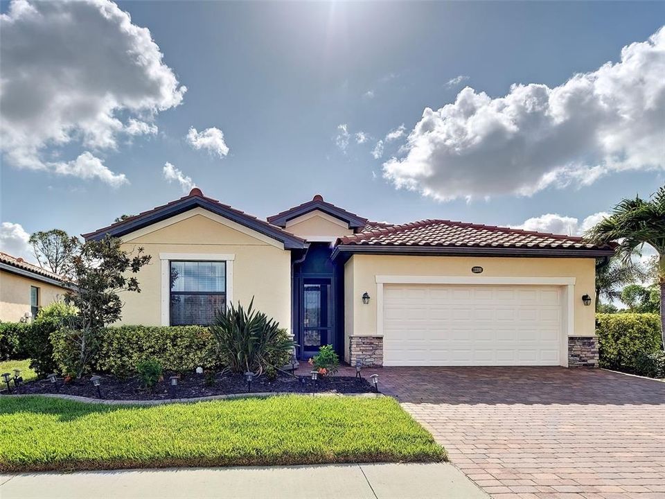 For Sale: $448,500 (4 beds, 3 baths, 2035 Square Feet)