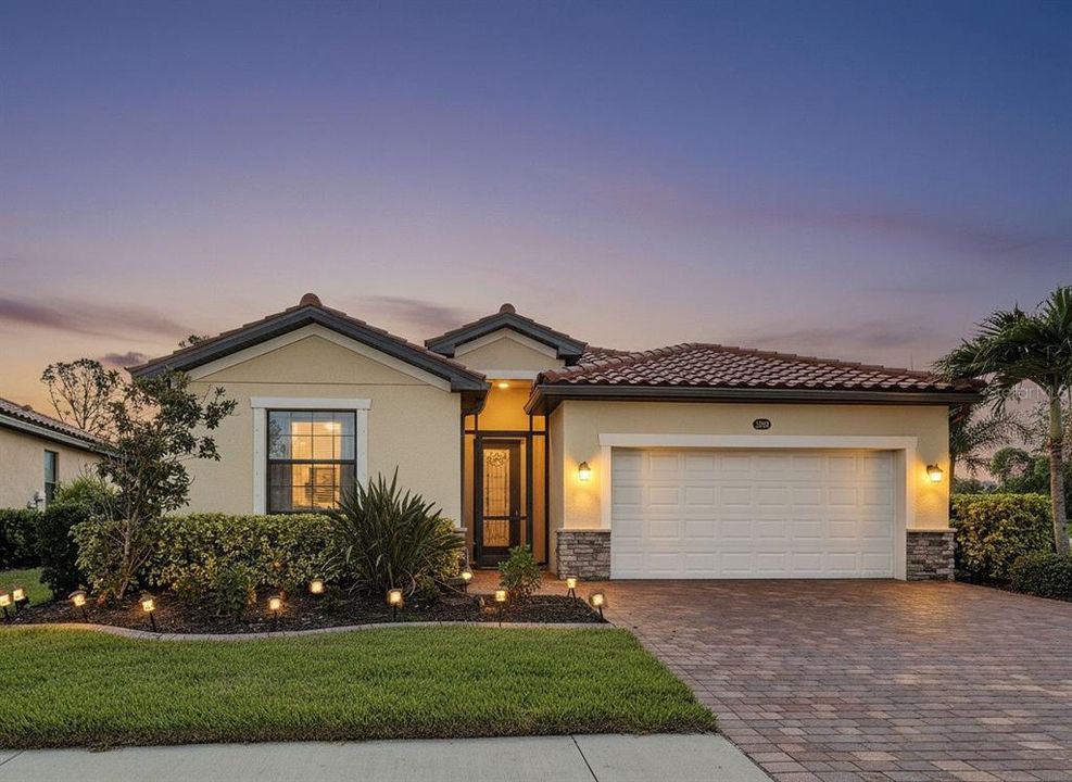 For Sale: $448,500 (4 beds, 3 baths, 2035 Square Feet)