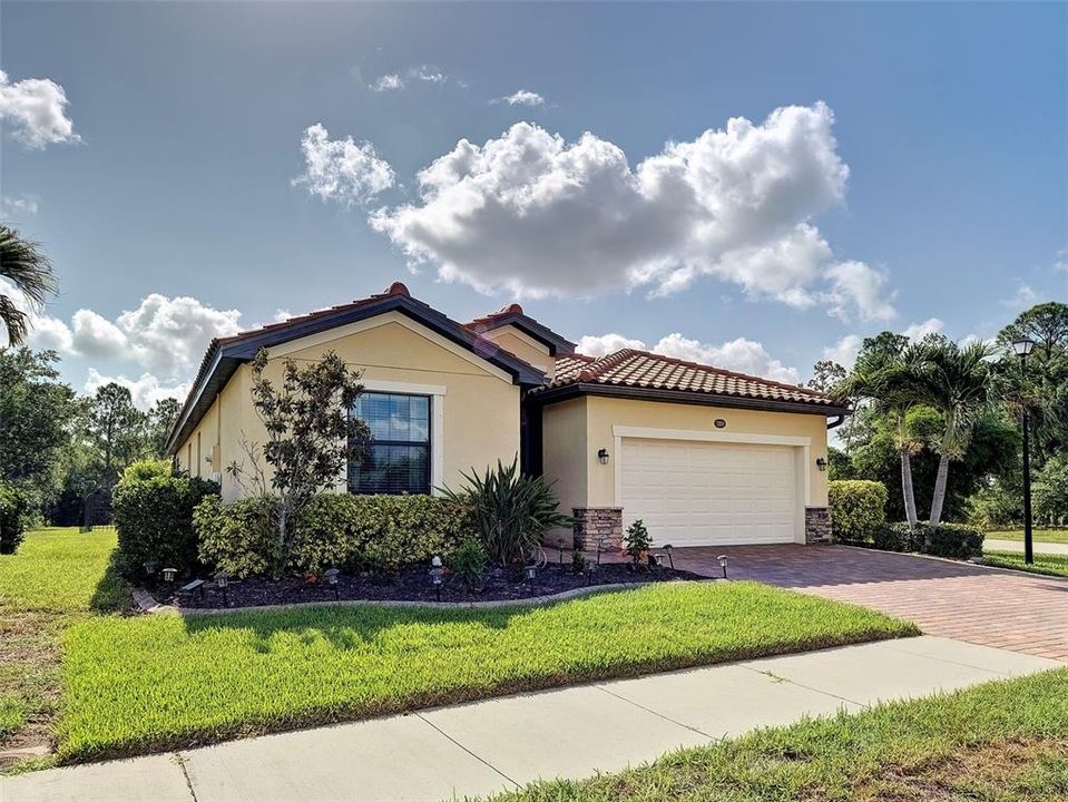 For Sale: $448,500 (4 beds, 3 baths, 2035 Square Feet)