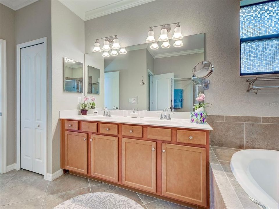 For Sale: $448,500 (4 beds, 3 baths, 2035 Square Feet)