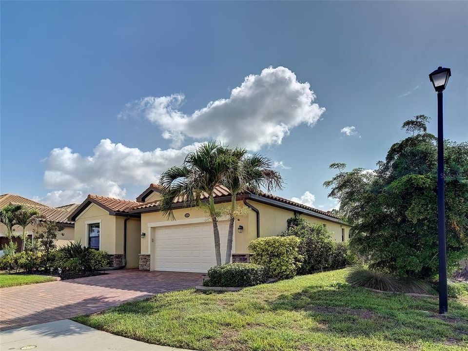 For Sale: $448,500 (4 beds, 3 baths, 2035 Square Feet)