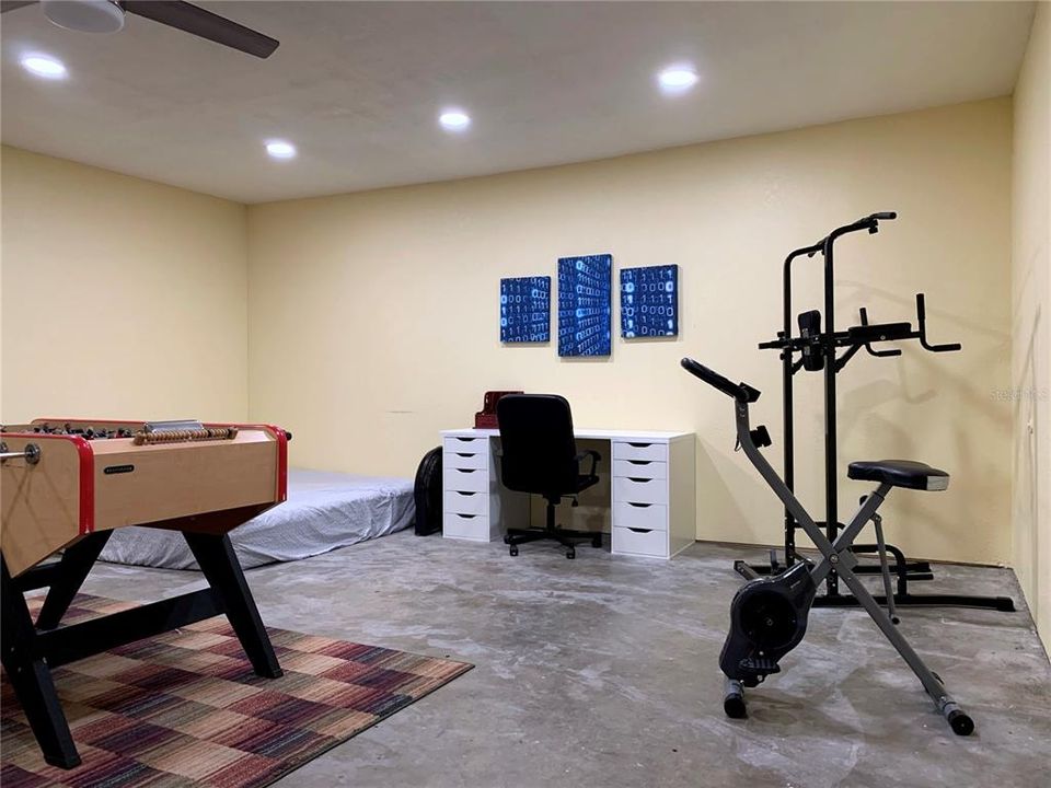 For Rent: $2,700 (2 beds, 1 baths, 2074 Square Feet)