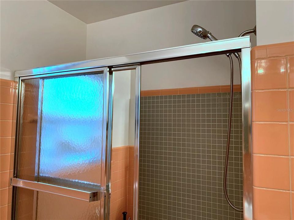 For Rent: $2,700 (2 beds, 1 baths, 2074 Square Feet)