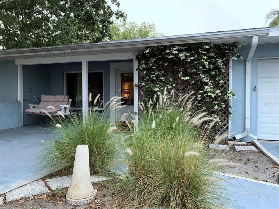 For Rent: $2,700 (2 beds, 1 baths, 2074 Square Feet)