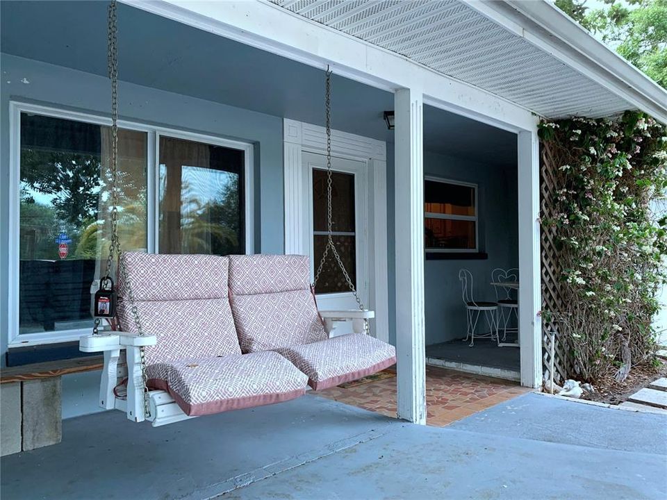 For Rent: $2,700 (2 beds, 1 baths, 2074 Square Feet)