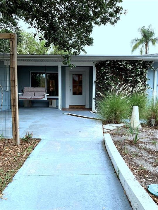 For Rent: $2,700 (2 beds, 1 baths, 2074 Square Feet)
