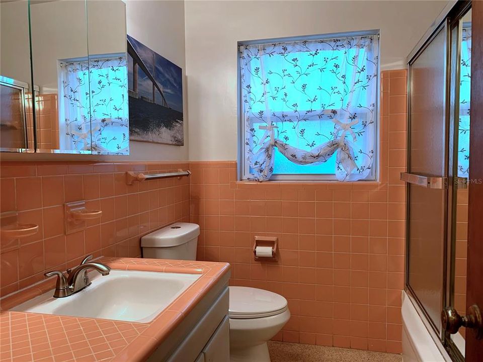 For Rent: $2,700 (2 beds, 1 baths, 2074 Square Feet)