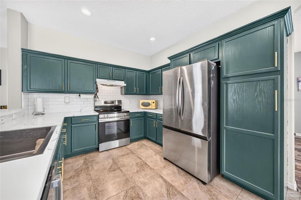 For Sale: $549,000 (4 beds, 2 baths, 3111 Square Feet)