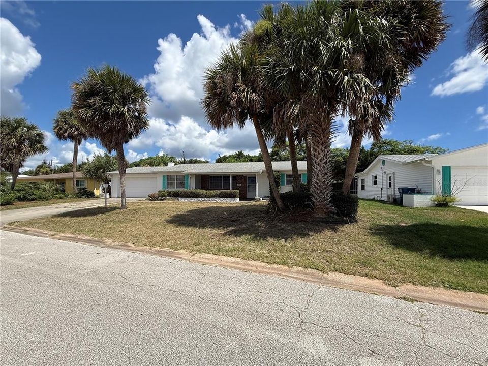 For Sale: $290,000 (2 beds, 2 baths, 1334 Square Feet)