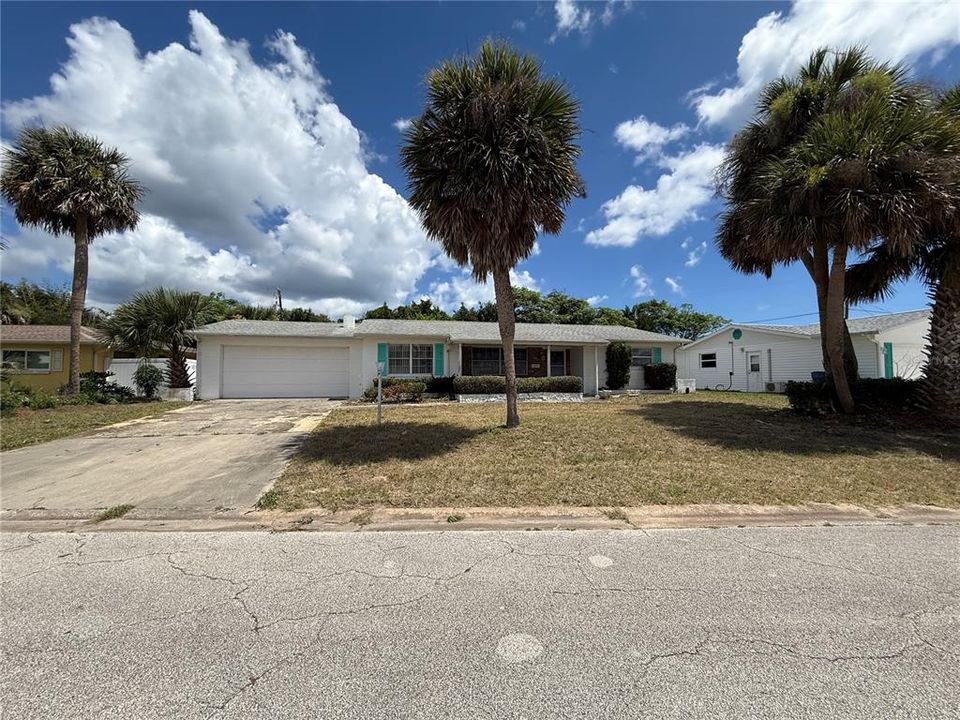For Sale: $290,000 (2 beds, 2 baths, 1334 Square Feet)