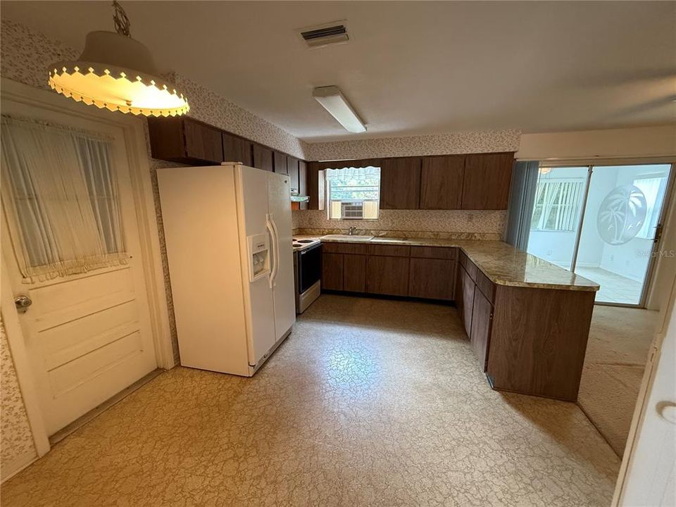 For Sale: $290,000 (2 beds, 2 baths, 1334 Square Feet)