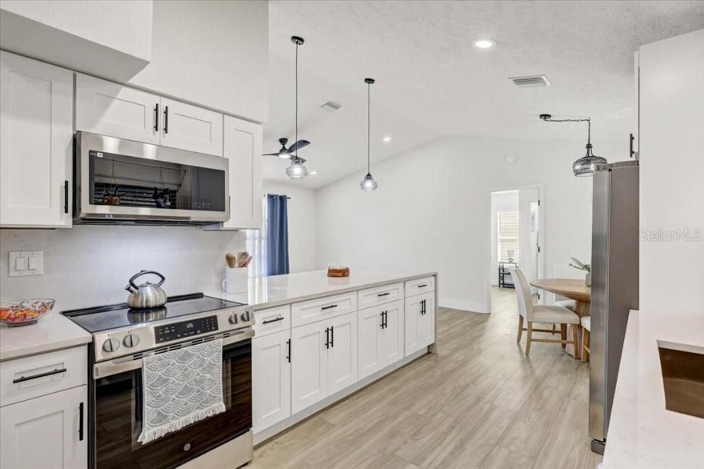 For Sale: $359,900 (3 beds, 2 baths, 1452 Square Feet)