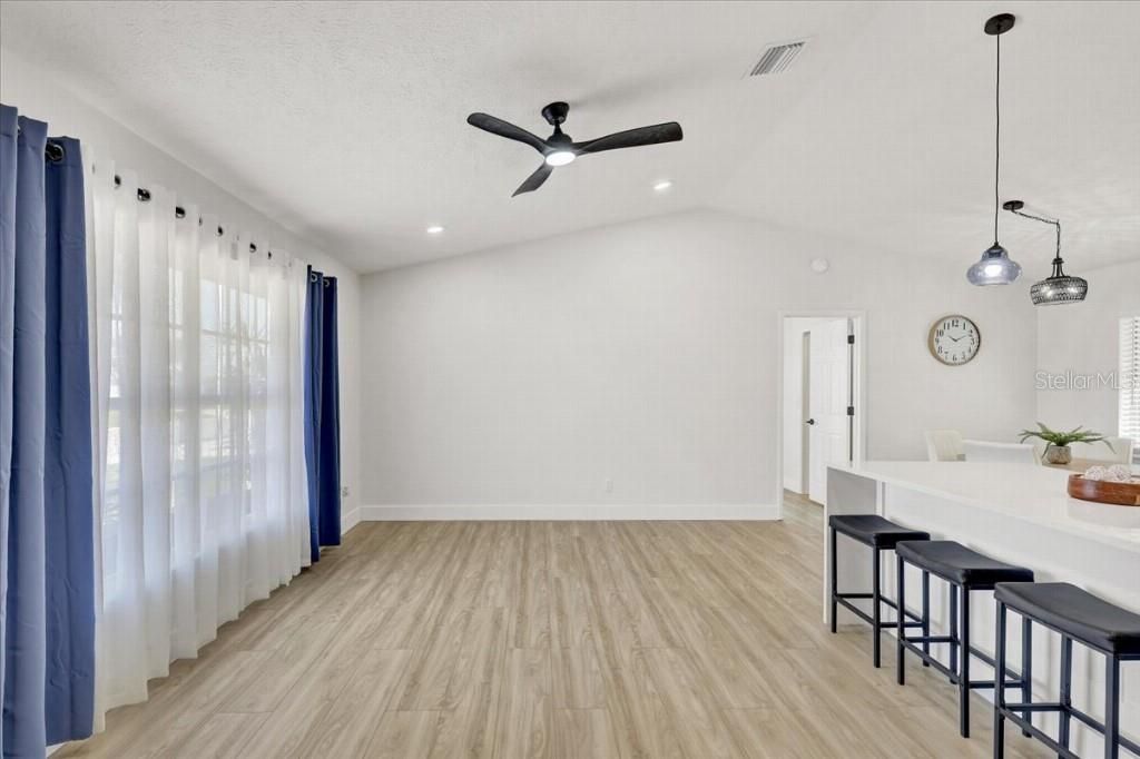 For Sale: $359,900 (3 beds, 2 baths, 1452 Square Feet)