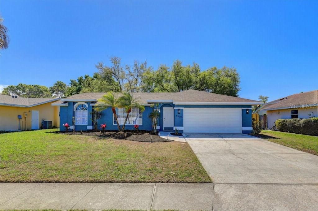 For Sale: $359,900 (3 beds, 2 baths, 1452 Square Feet)