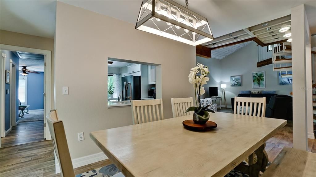 En Venta: $481,000 (3 camas, 3 baños, 1979 Pies cuadrados)