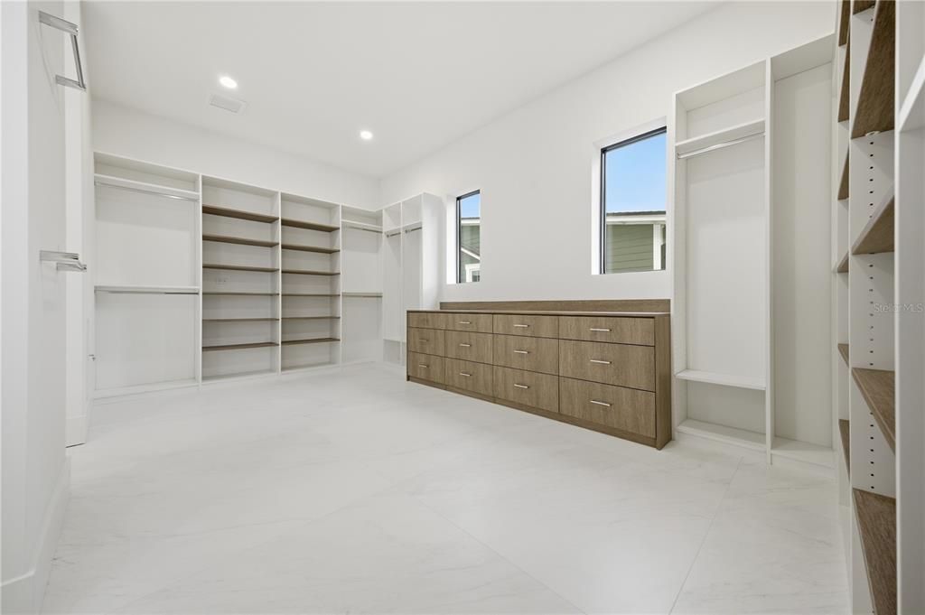 For Sale: $1,795,000 (5 beds, 4 baths, 3450 Square Feet)