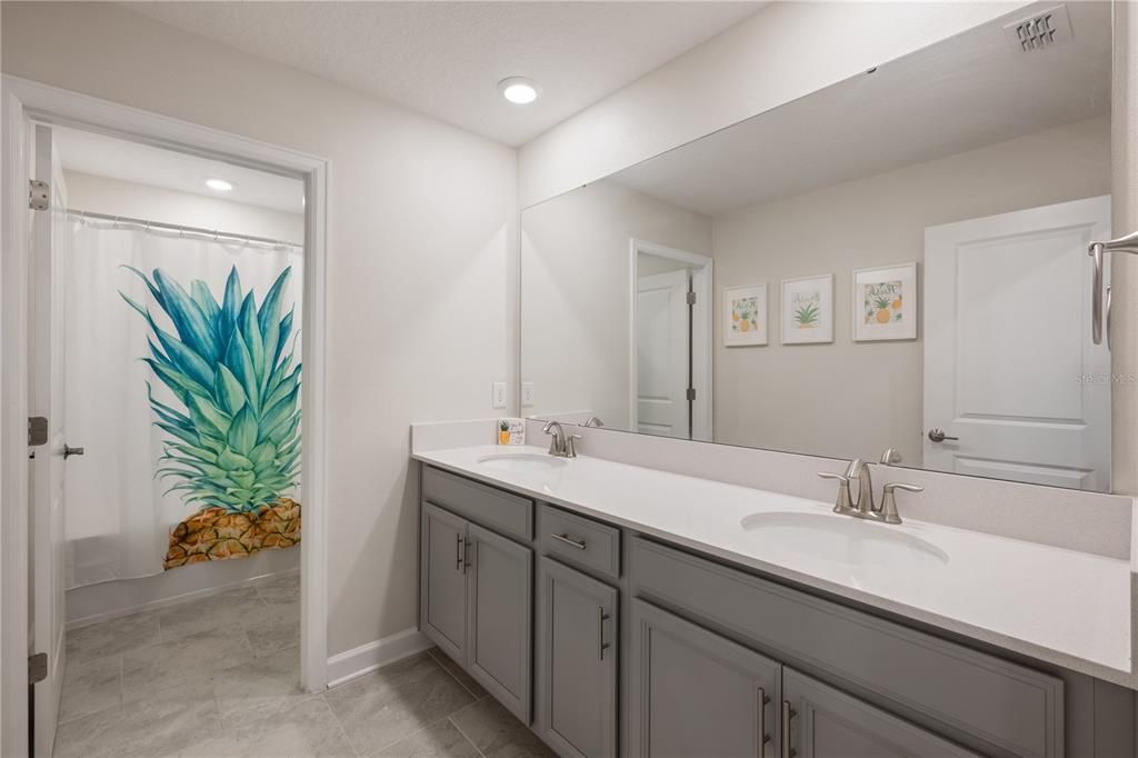 For Sale: $565,000 (5 beds, 4 baths, 3809 Square Feet)