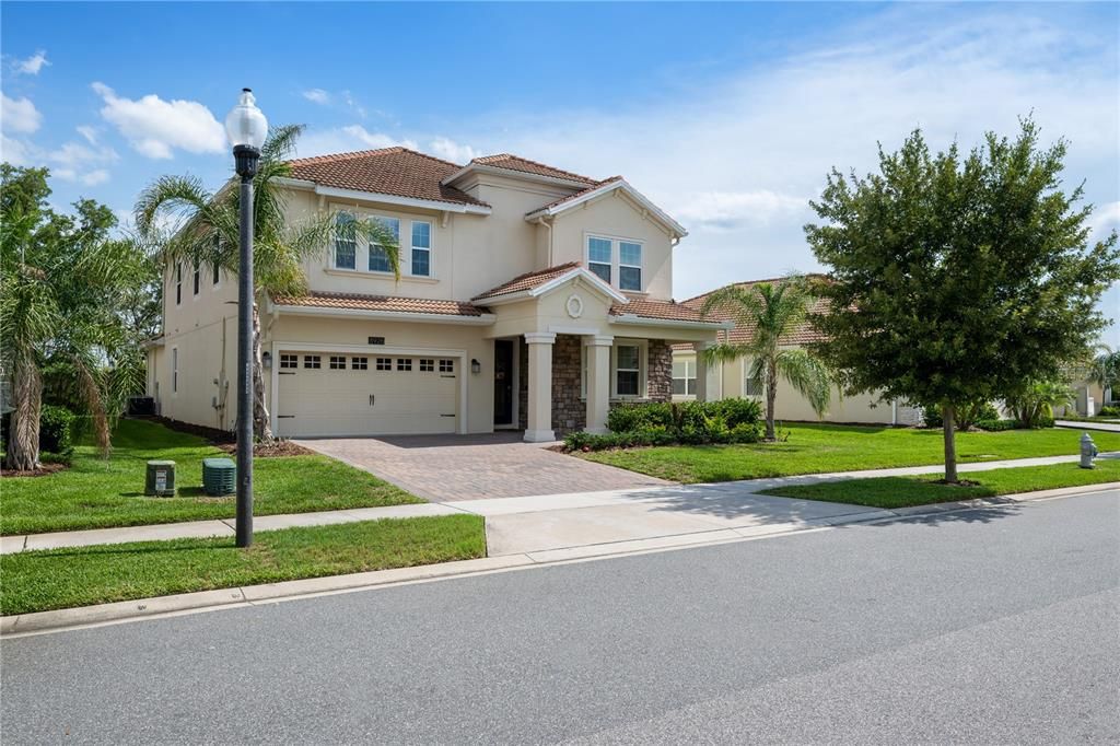 For Sale: $565,000 (5 beds, 4 baths, 3809 Square Feet)