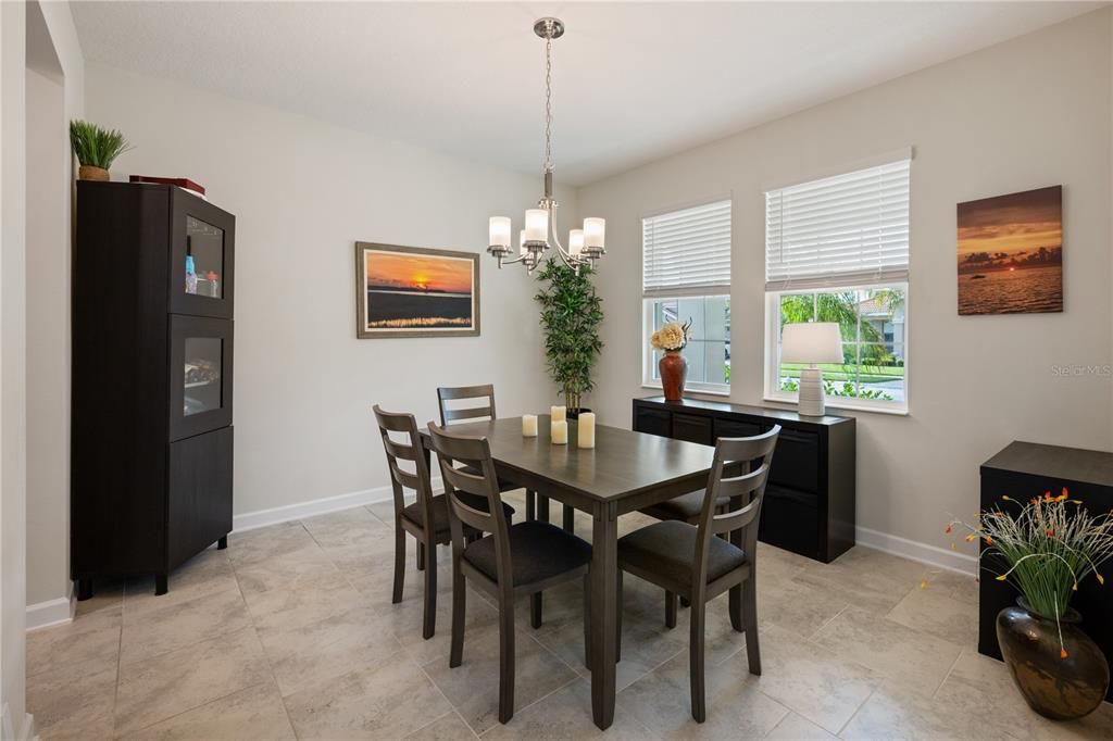 For Sale: $565,000 (5 beds, 4 baths, 3809 Square Feet)