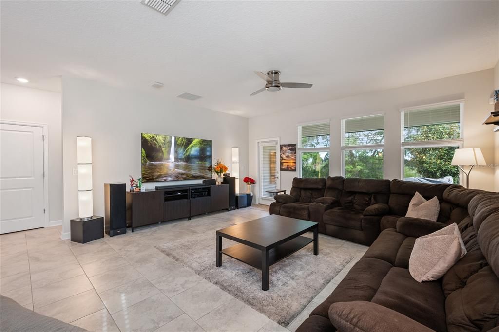 For Sale: $565,000 (5 beds, 4 baths, 3809 Square Feet)