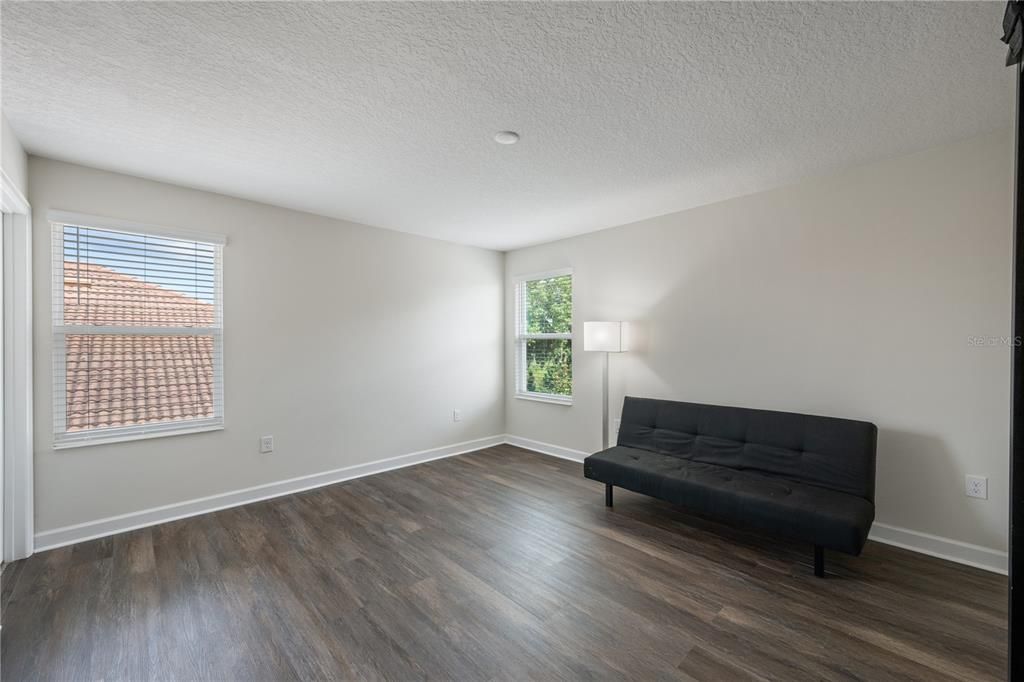 For Sale: $565,000 (5 beds, 4 baths, 3809 Square Feet)