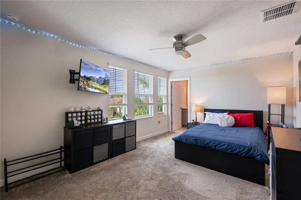 For Sale: $565,000 (5 beds, 4 baths, 3809 Square Feet)