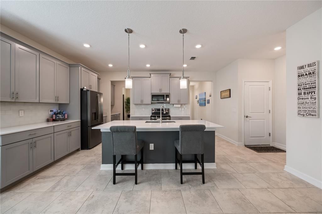 For Sale: $565,000 (5 beds, 4 baths, 3809 Square Feet)