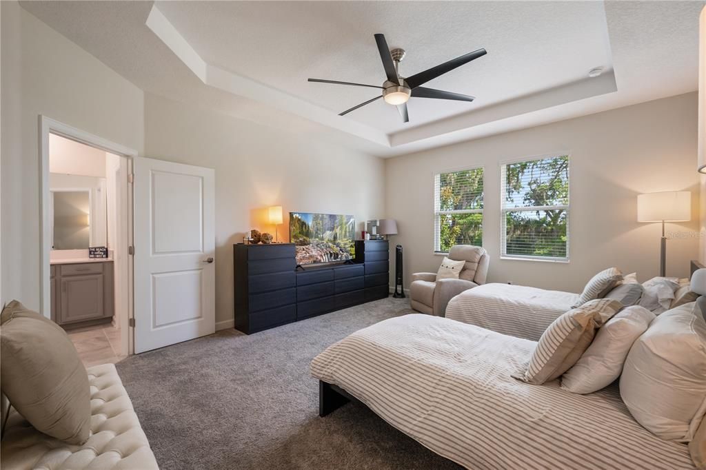 For Sale: $565,000 (5 beds, 4 baths, 3809 Square Feet)