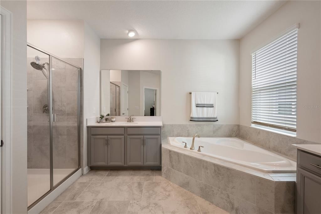 For Sale: $565,000 (5 beds, 4 baths, 3809 Square Feet)