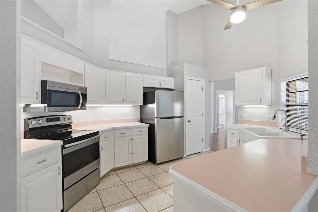 For Sale: $524,999 (4 beds, 2 baths, 1999 Square Feet)