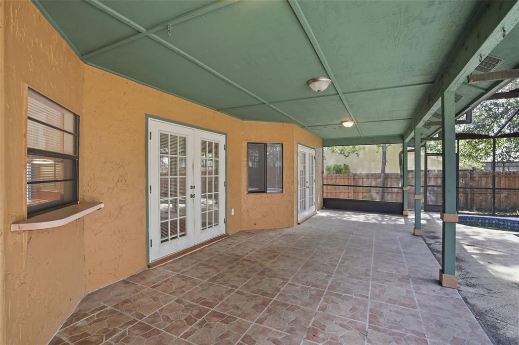 For Sale: $524,999 (4 beds, 2 baths, 1999 Square Feet)